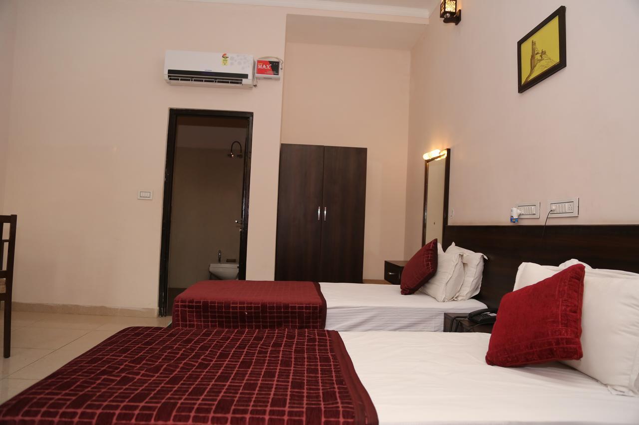 Gulmohar Sariska Resort Bairāt Екстериор снимка